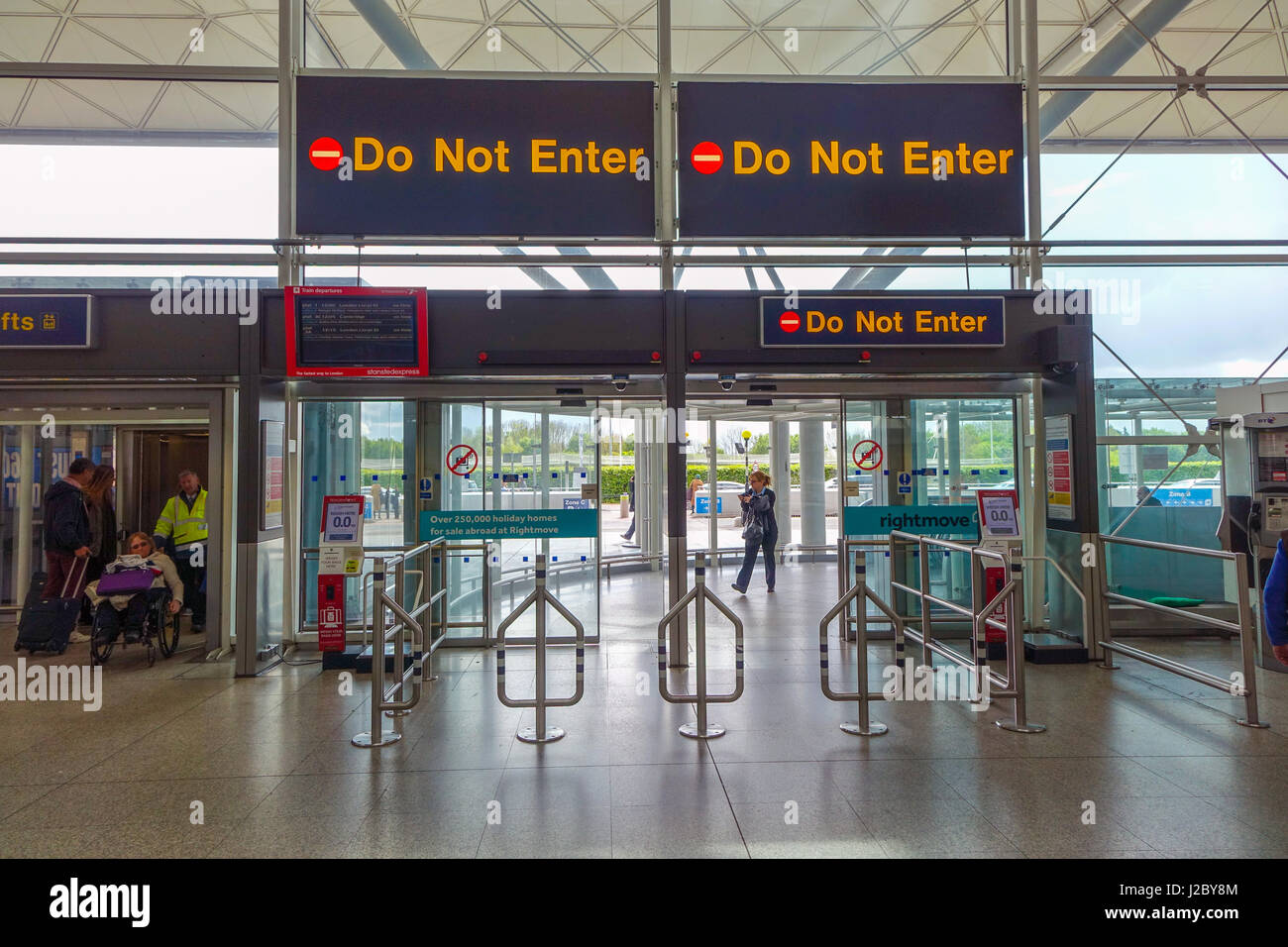 Non inserire segni, London Stansted Airport Foto Stock