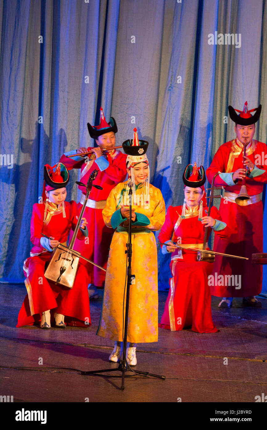Asia, Mongolia, Ulaanbaatar, mongola nazionale di canti e danze Ensemble accademico. (Solo uso editoriale) Foto Stock