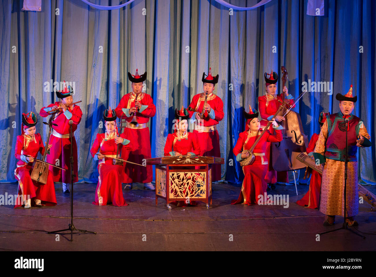 Asia, Mongolia, Ulaanbaatar, mongola nazionale di canti e danze Ensemble accademico. (Solo uso editoriale) Foto Stock