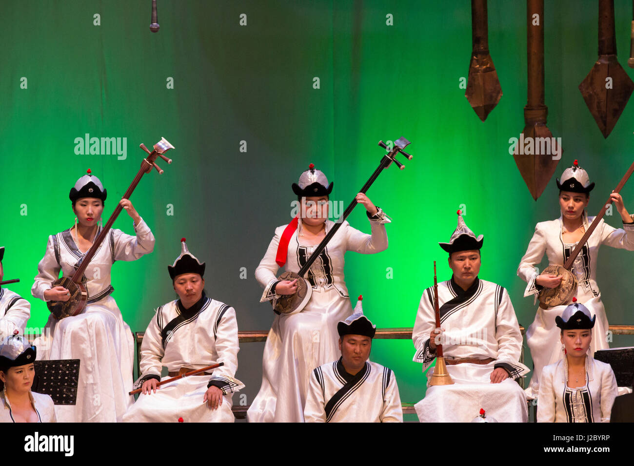 Asia, Mongolia, Ulaanbaatar, mongola nazionale di canti e danze Ensemble accademico. Grand orchestra. (Solo uso editoriale) Foto Stock