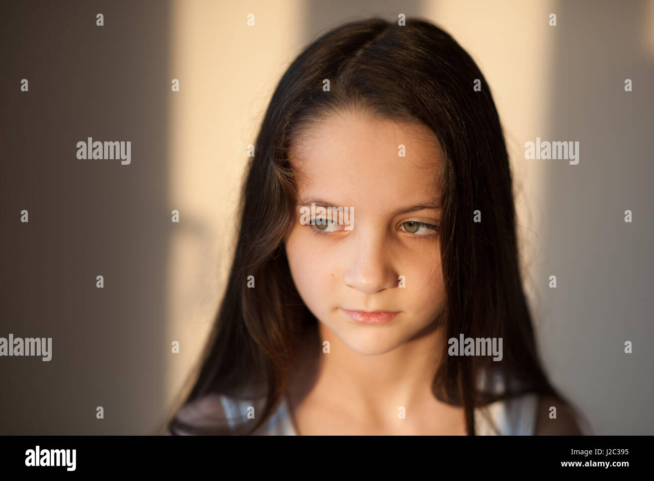 Bellissima bambina con una bella acconciatura Foto Stock