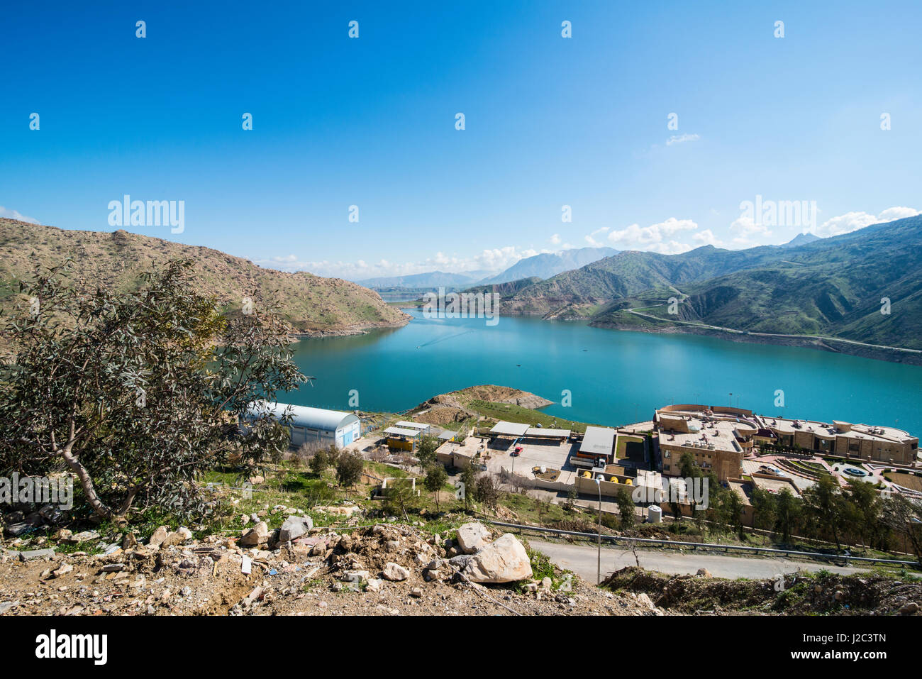 Darbandikhan lago artificiale sul confine di Iran, Iraq Kurdistan (formato di grandi dimensioni disponibili) Foto Stock