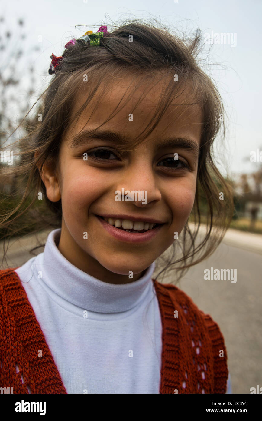 Giovane ragazza curda, martire Sami Abdul-Rahman Park a Erbil o Hawler, capitale dell Iraq Kurdistan (formato di grandi dimensioni disponibili) Foto Stock