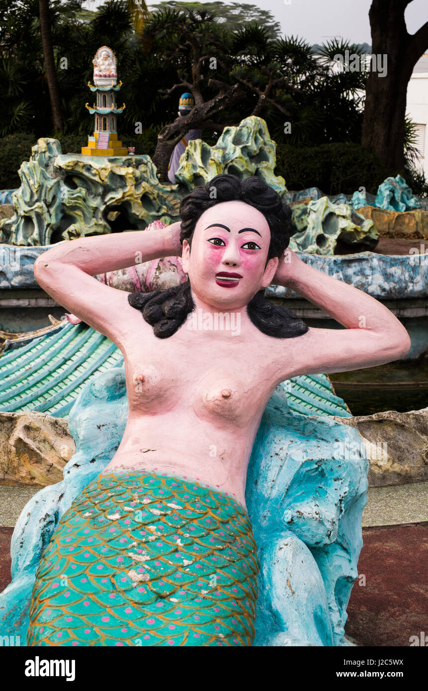 Singapore, Haw Par Villa, precedentemente noto come Tiger Balm Gardens, cinese-themed la statua della Sirenetta Foto Stock