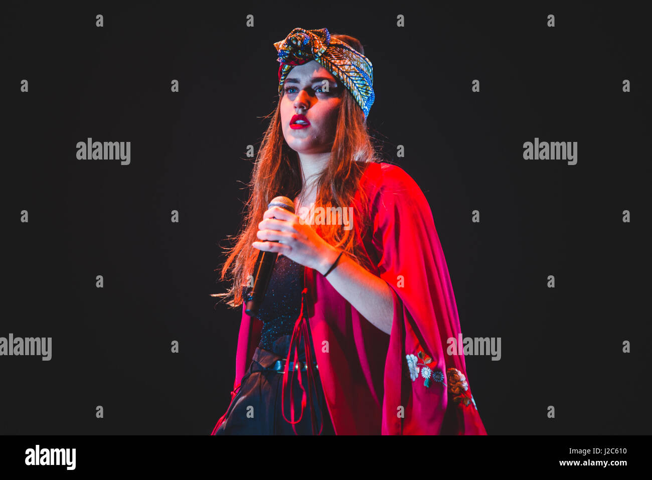 Torino, Italia. 26 apr, 2017. Gaia Gozzi aperto la Giorgia Todrani 'Oronero Tour" in concerto a Torino con un brano. Credito: PACIFIC PRESS/Alamy Live News Foto Stock