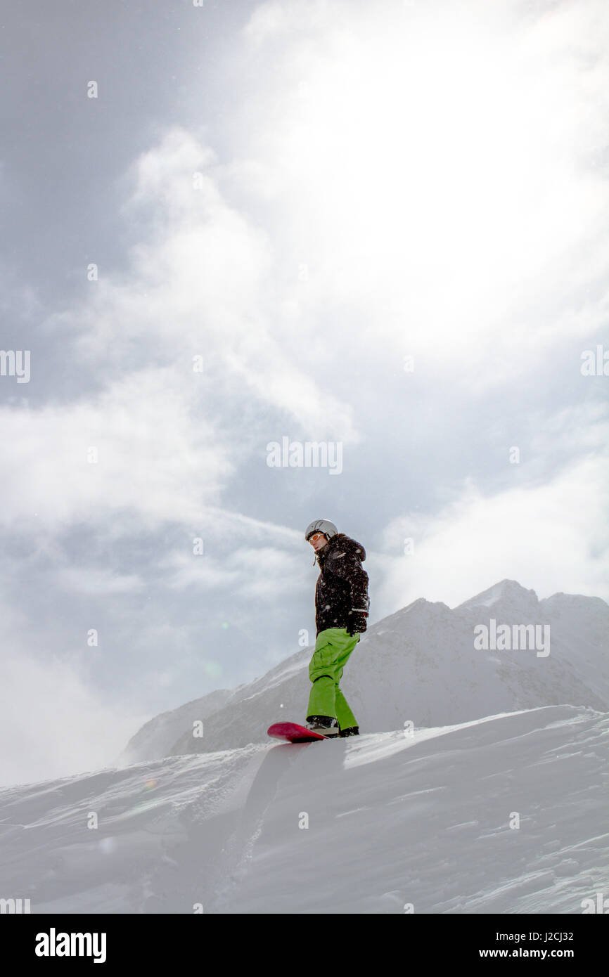 Austria, Tirolo, Imst, sci Recreation in Sankt Leonhard im Pitztal, Ortsteil Piösmes, snowboarder, Pitztal Gletscher Foto Stock