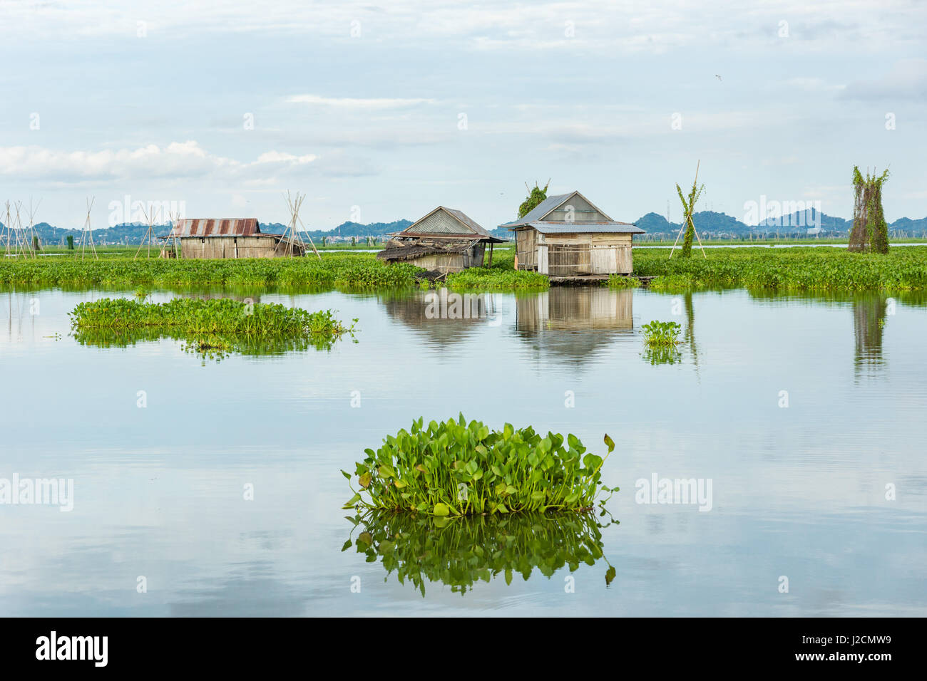 Indonesia Sulawesi Selatan, Soppeng Kabupaten, capanne sull'acqua, Danau Tempe lago Foto Stock