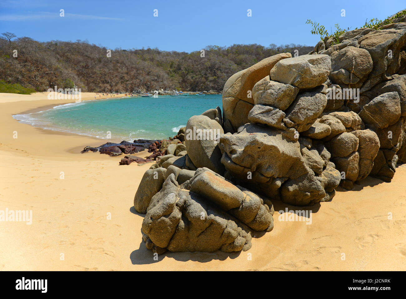 Playa del composto organometallico in Huatulco durante le ore diurne, Messico. Foto Stock