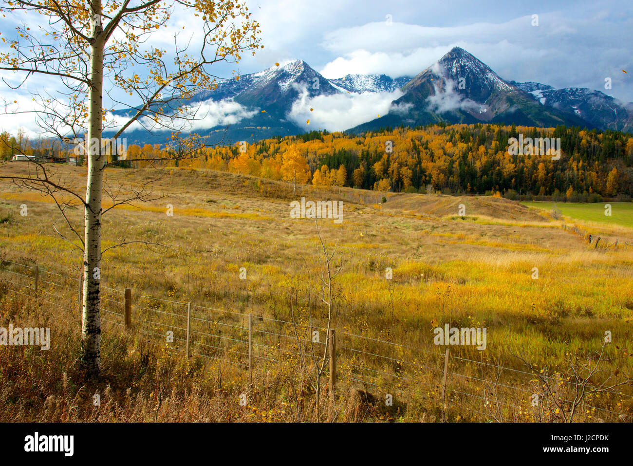 Le sette sorelle le montagne su a.c.'s Highway 16 vicino Smithers. (Grandi dimensioni formato disponibile) Foto Stock