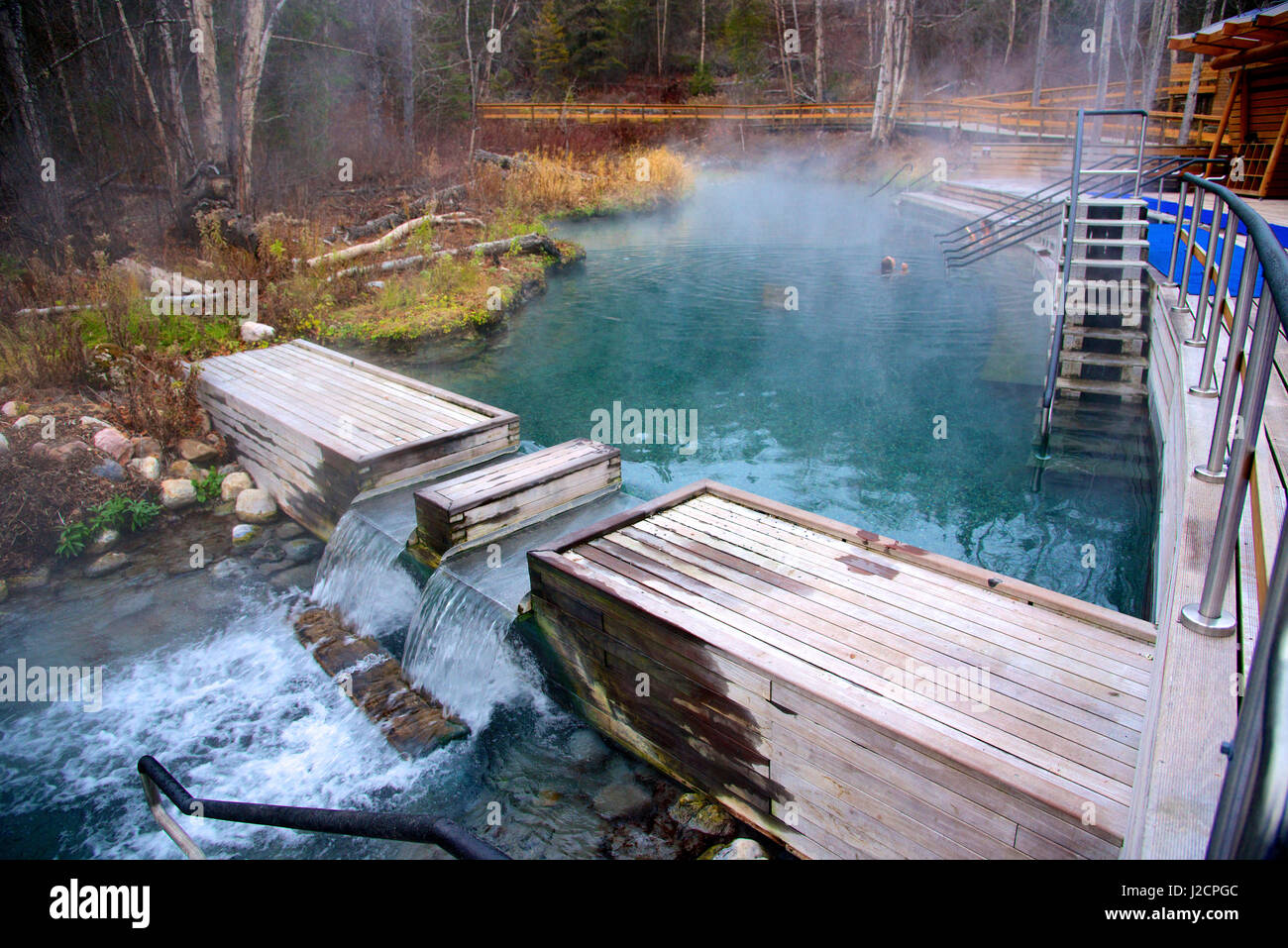 Fiume Liard Hot Springs Parco Provinciale, sull'autostrada Alaska, è stato un popolare punto di arresto per i viaggiatori sin dagli anni quaranta. (Grandi dimensioni formato disponibile) Foto Stock