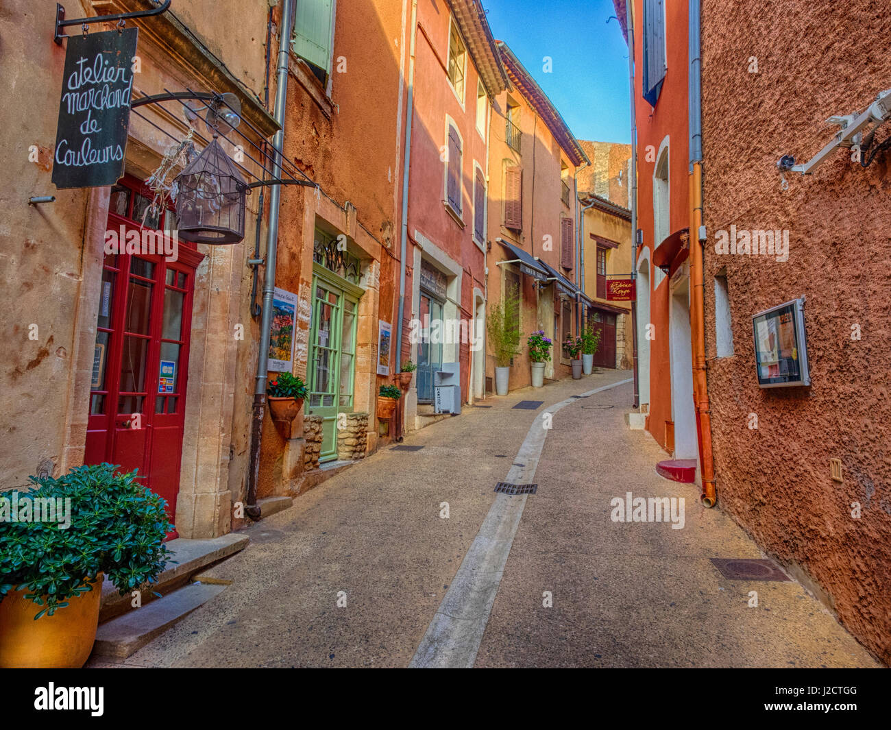 Francia, Provenza, Roussillon, città scene di Francese colorato paese  collinare Foto stock - Alamy