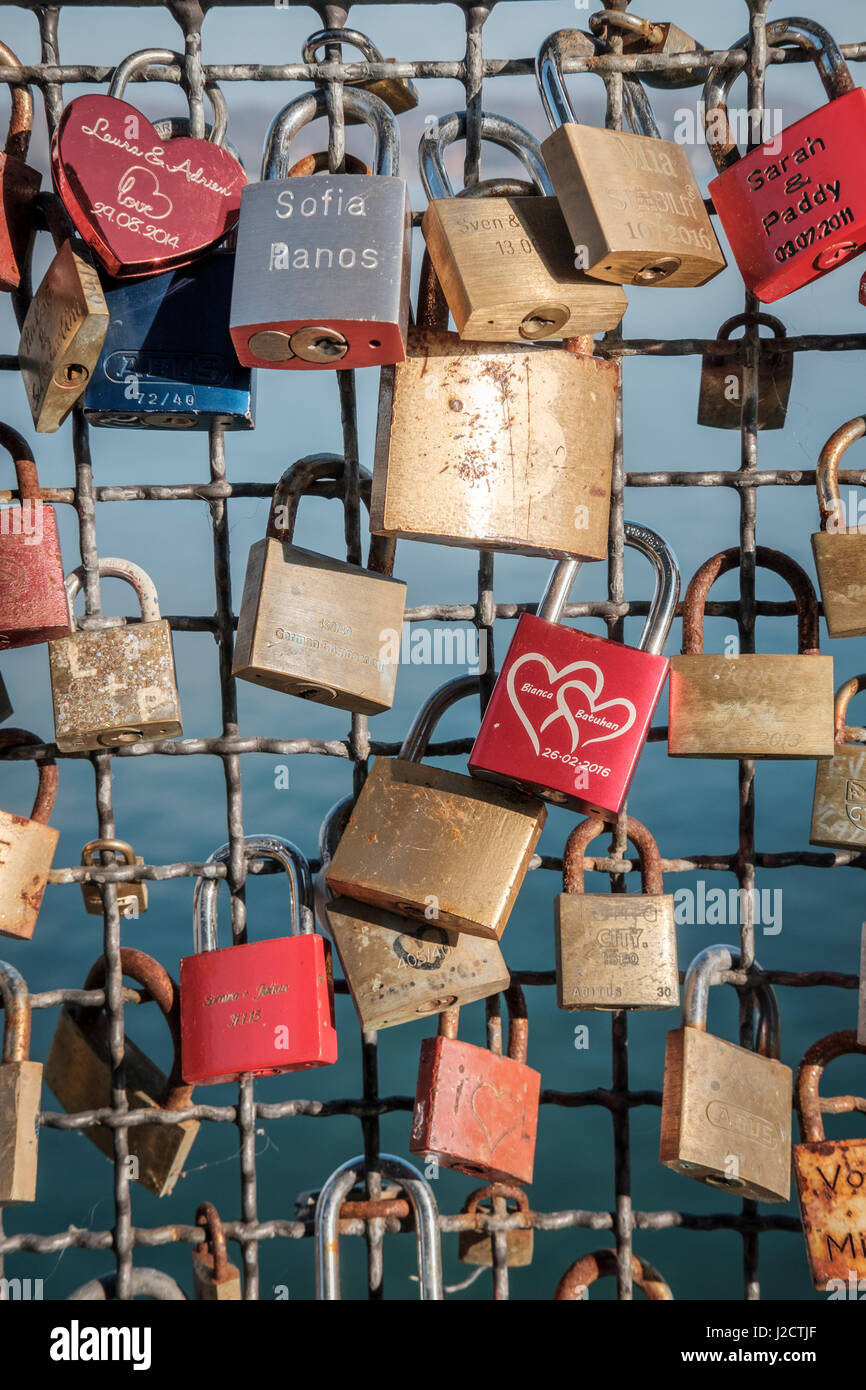 Close-up di bloccato paddlocks -simbolo dell amore eterno,Konstanz, Germania Foto Stock