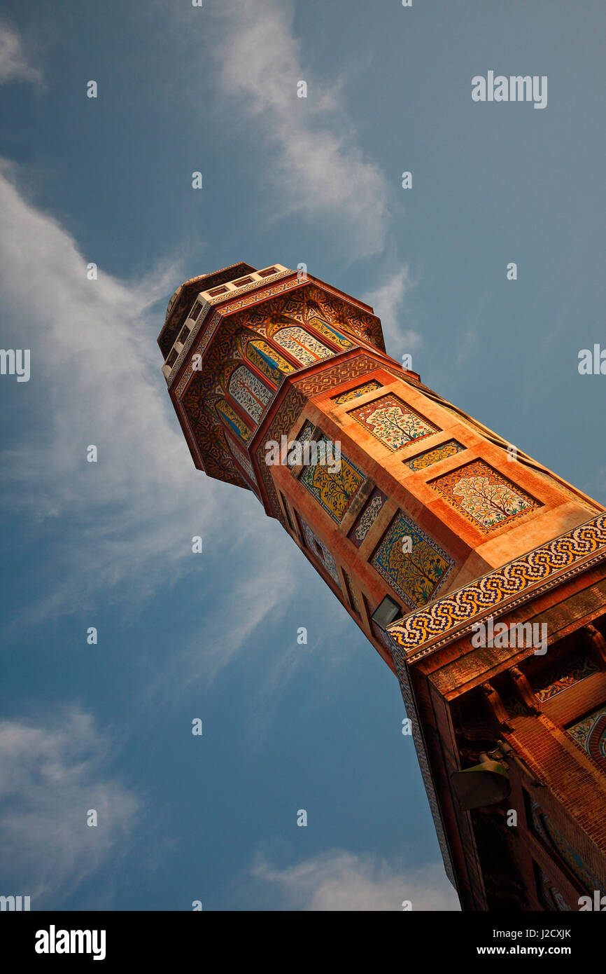 Un minareto di Masjid Wazir Khan, Lahore, Pakistan. Foto Stock