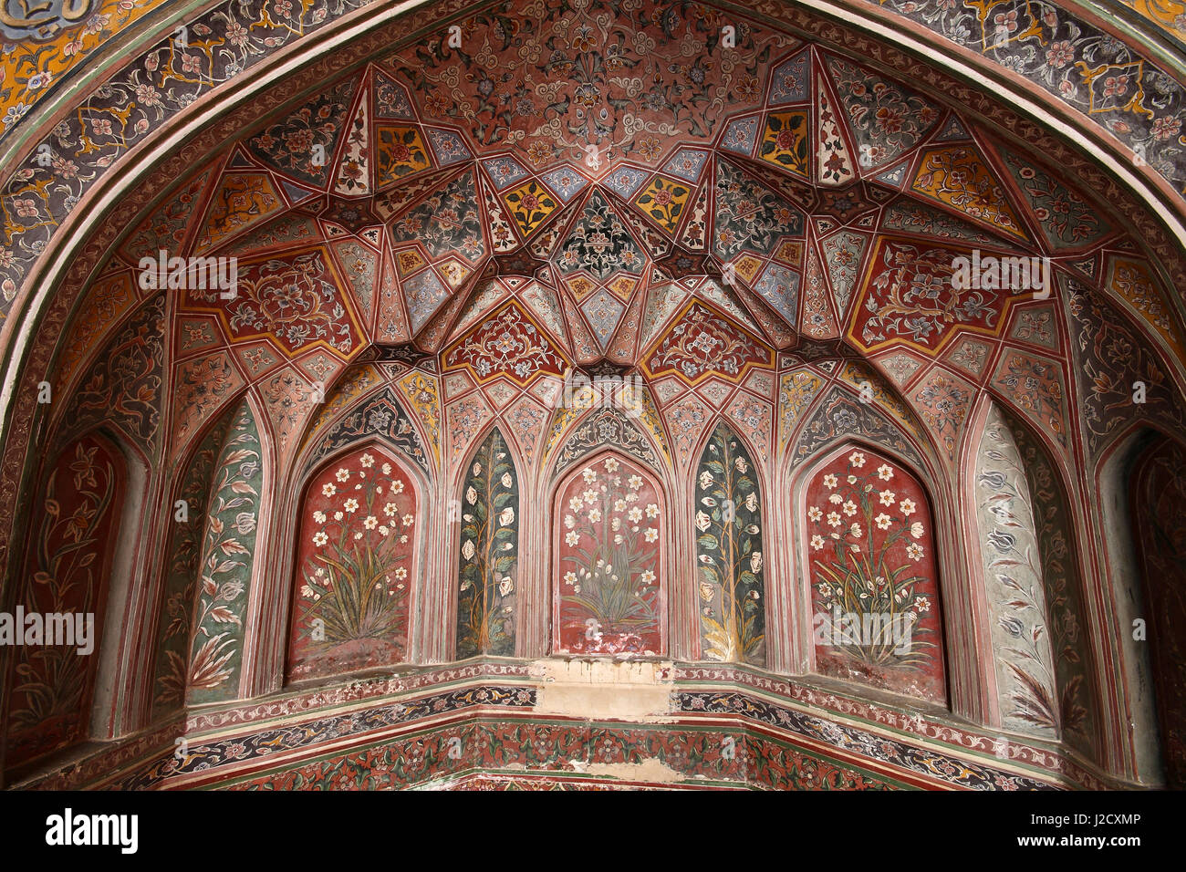 La bella architettura musulmana a Masjid Wazir Khan, Lahore Foto Stock