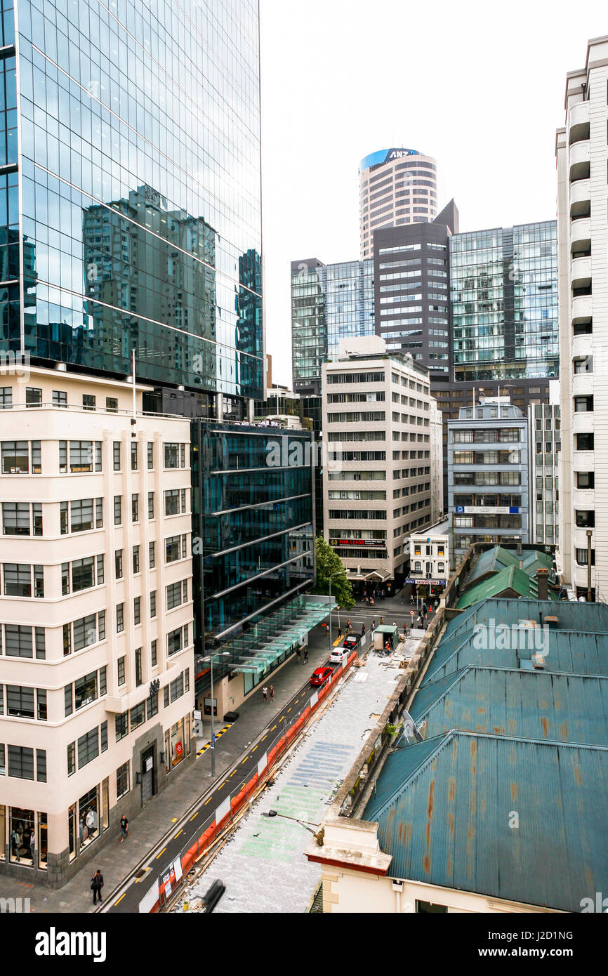 Viste da vicino a edifici adibiti a ufficio affacciato sul centro di Auckland e Queen street, Nuova Zelanda. Foto Stock