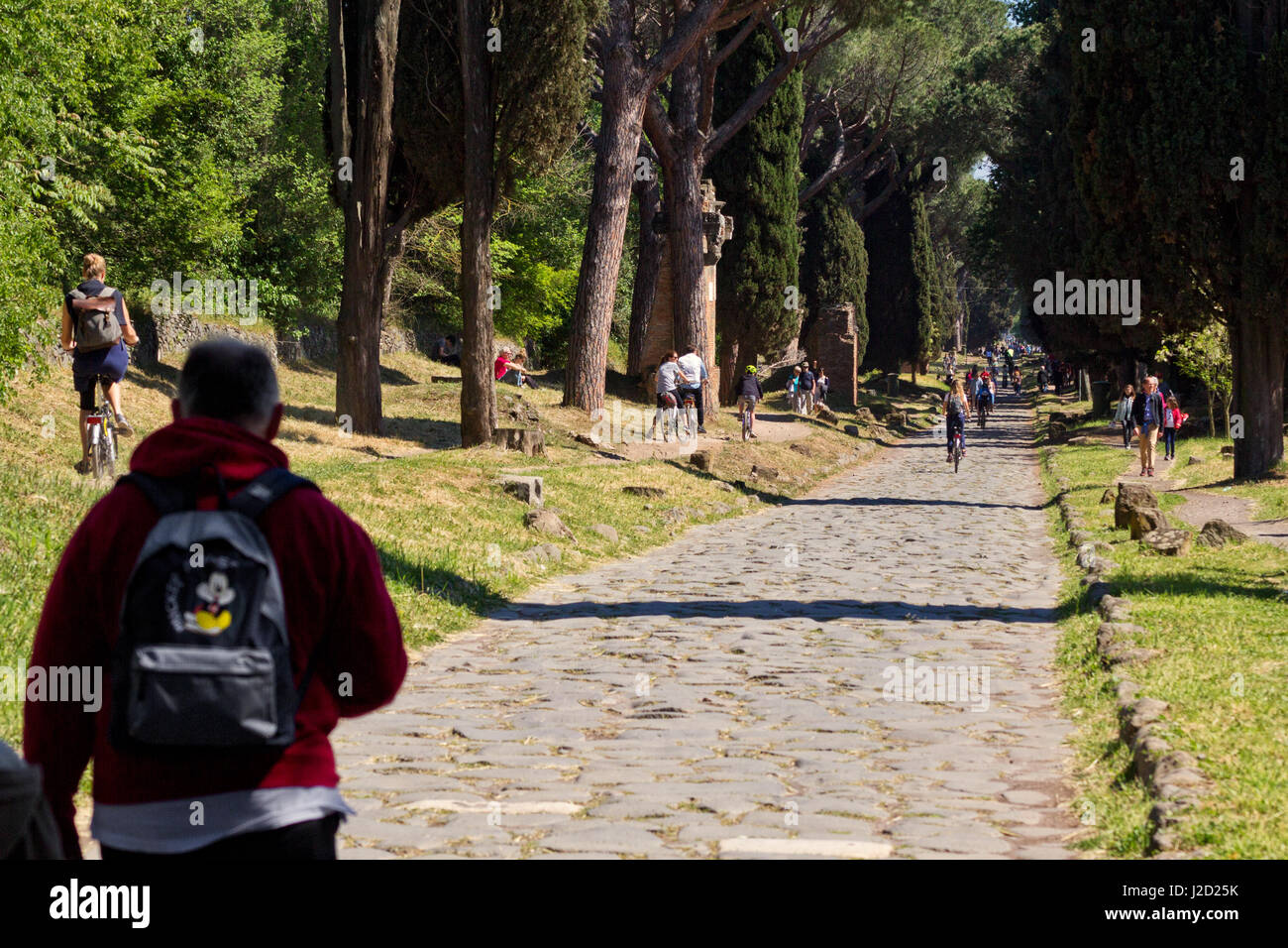 Camminando sulla Via Appia Antica Foto Stock