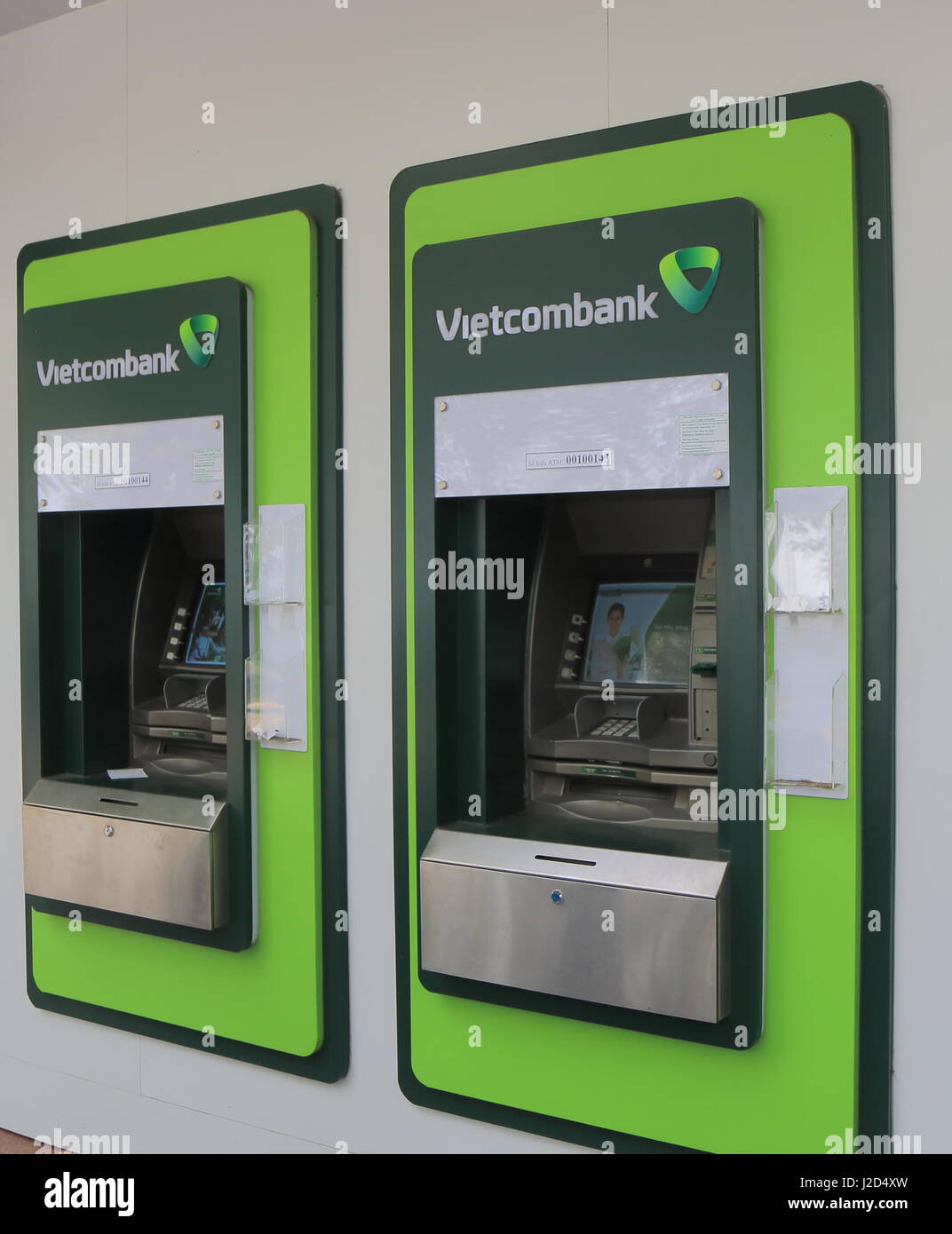 Vietcombank ATM in Hanoi Vietnam. Joint Stock banca commerciale per il commercio estero del Vietnam noto come Vietcombank fu fondata nel 1963. Foto Stock