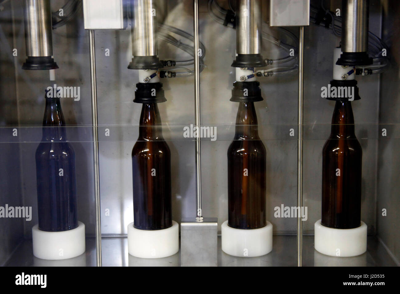 Canada, Nova Scotia, Guysborough. Microbirreria imbottigliamento (su piccola scala). Foto Stock