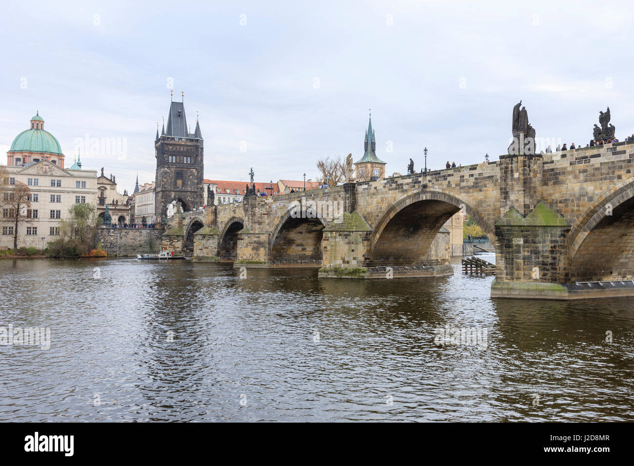 Il XIV secolo, Charles Bridge. Il fiume Moldava. Praga. Repubblica ceca. Foto Stock