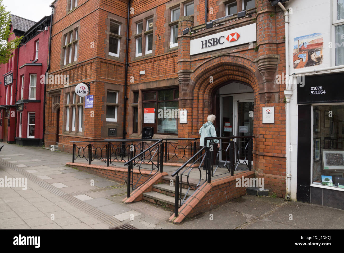 Filiale HSBC in Bala Galles del nord uno dei pochi banca rurale rami ancora aperte in tutto il Galles del Nord dopo aver continuato diffusa chiusure di diramazione Foto Stock