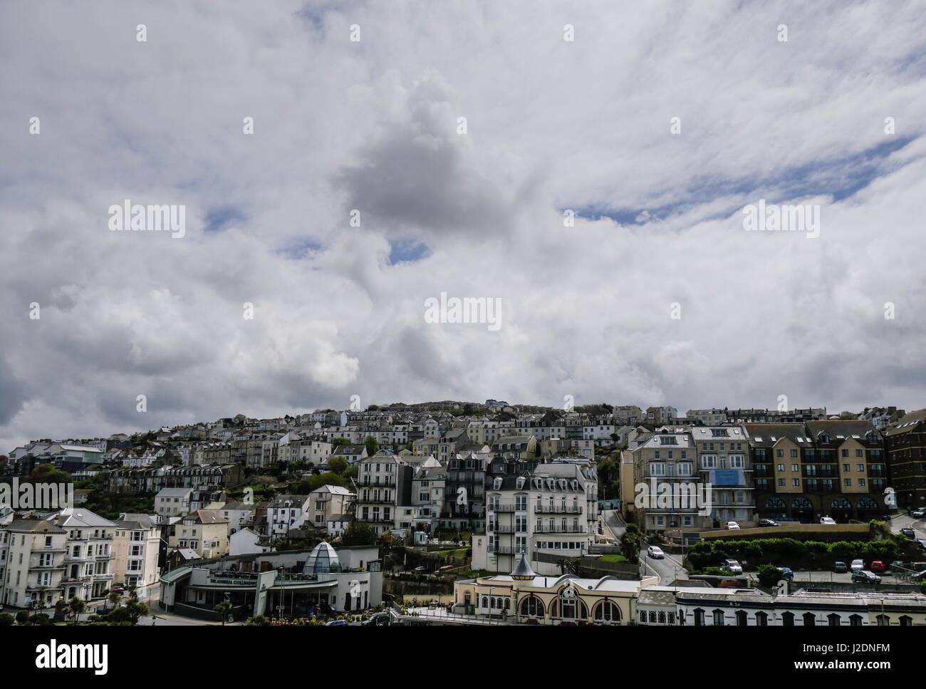 Ilfracombe, Devon, Regno Unito. Il 28 aprile 2017. Ilfracombe su un luminoso Nuvoloso Giorno. Credito: Dan Tucker/Alamy Live News Foto Stock