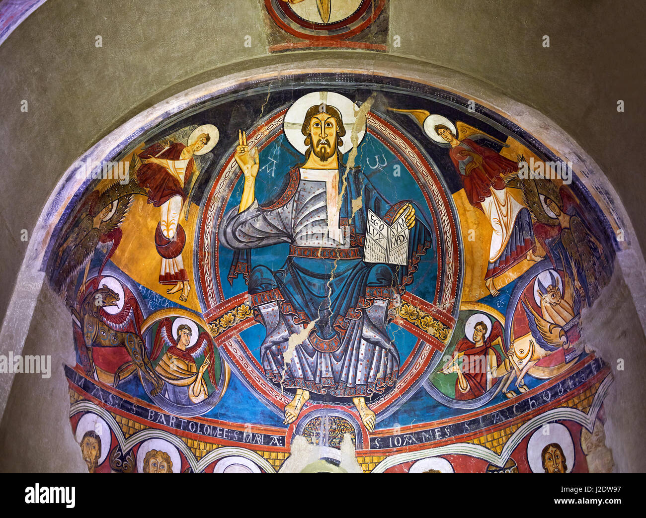 Affreschi romanici della chiesa di Sant Clement de Taull, Vall de Boi, Alta Ribagorca, Spagna. Dipinto intorno al 1123 raffigurante Cristo Pantocratore o Foto Stock
