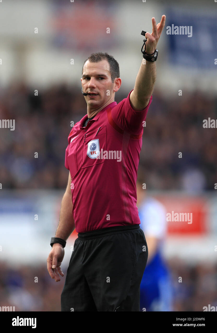 Arbitro della corrispondenza Tim Robinson Foto Stock