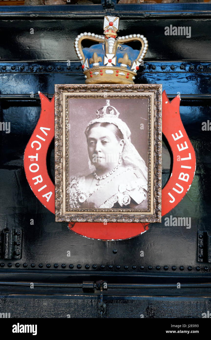 Fotografia della regina Victoria sul restaurato motore RCP 374 alla Roundhouse di Yaletown, Vancouver, British Columbia, Canada. Foto Stock