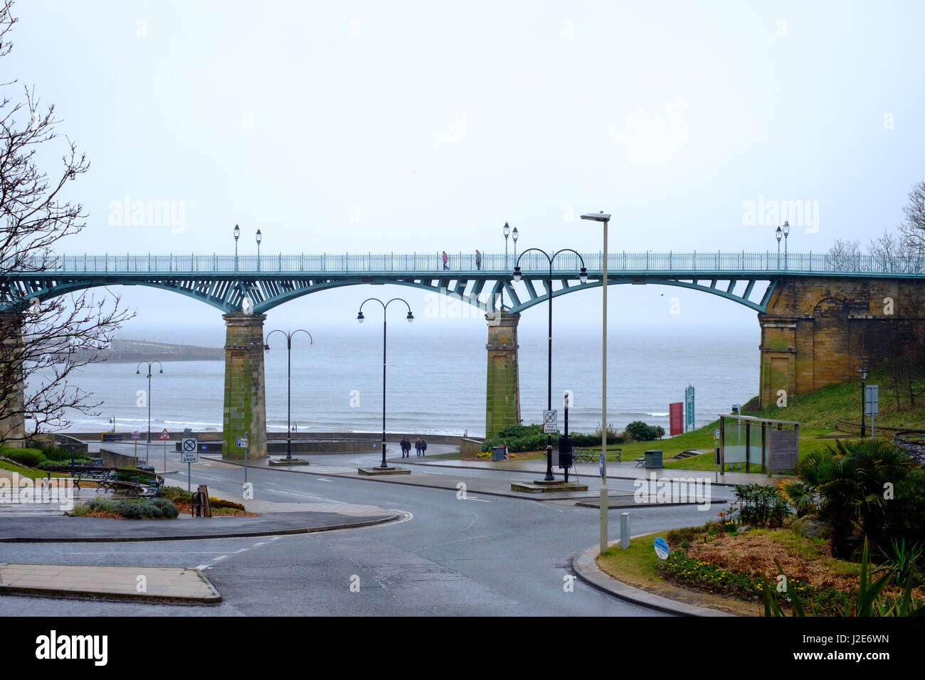 Un raro esempio di un multi-span cast-ponte di ferro. Ponte Spa è situato vicino al Grand Hotel a Scarborough e costruito come un ponte stradale, è ora limite Foto Stock