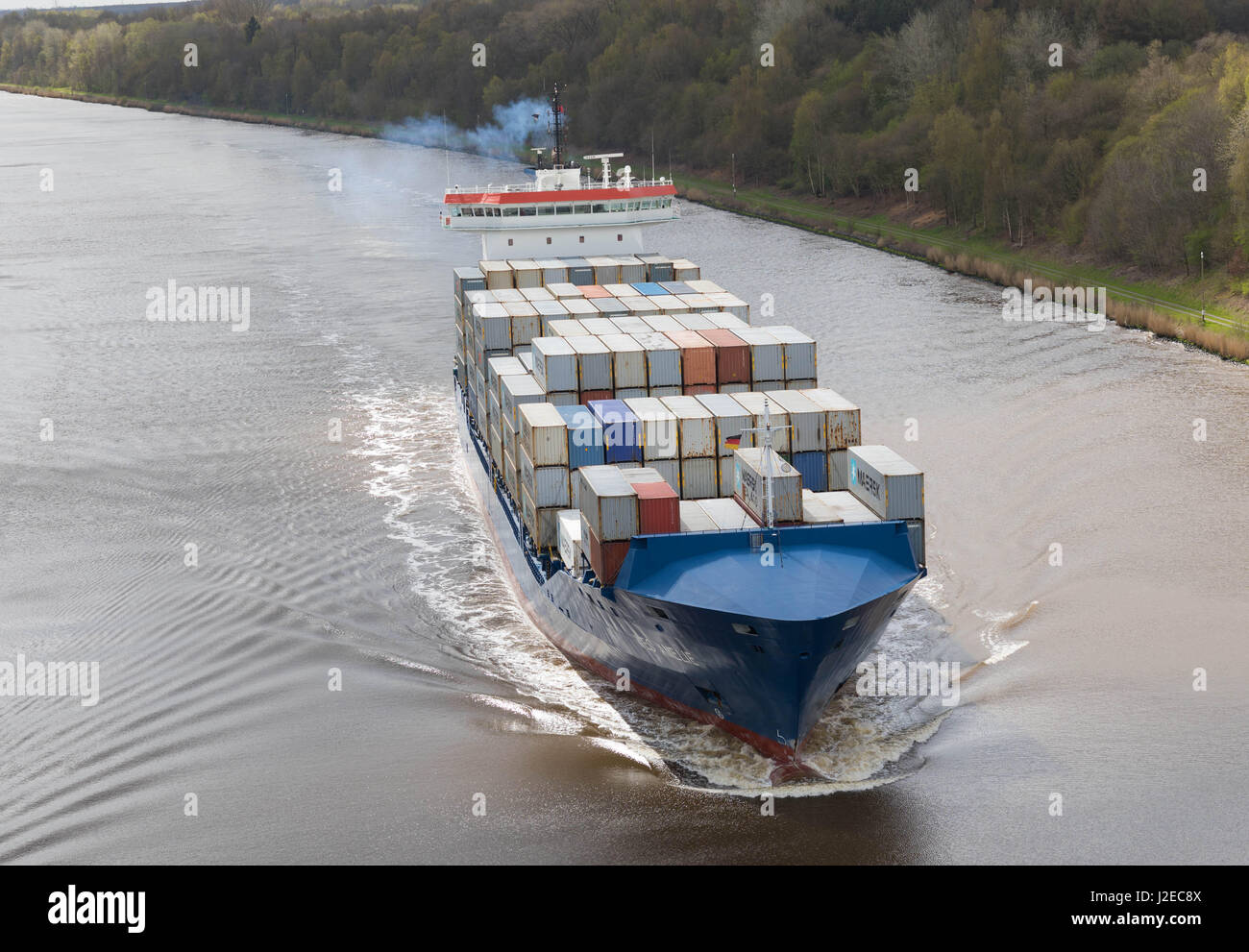 Albersdorf, Germania, 15 aprile 2017, contenitore di nave 'WES AMELIE" nel Mare del Nord Baltico Canal, in lingua tedesca Nord - Ostsee Kanal Foto Stock