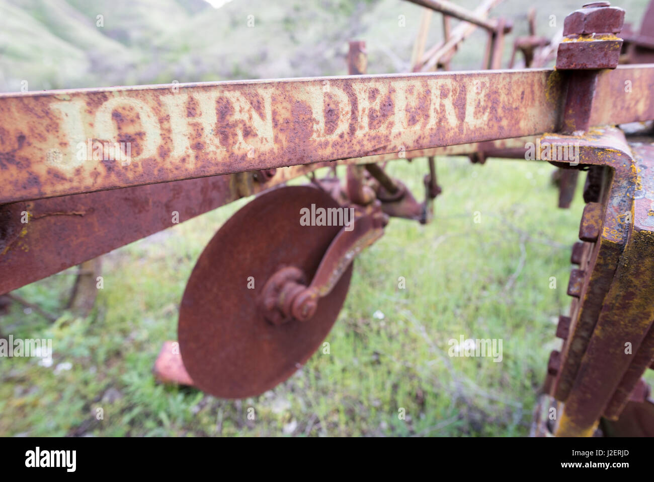 Il vecchio John Deere attrezzo agricolo in Eastern Washington. Foto Stock