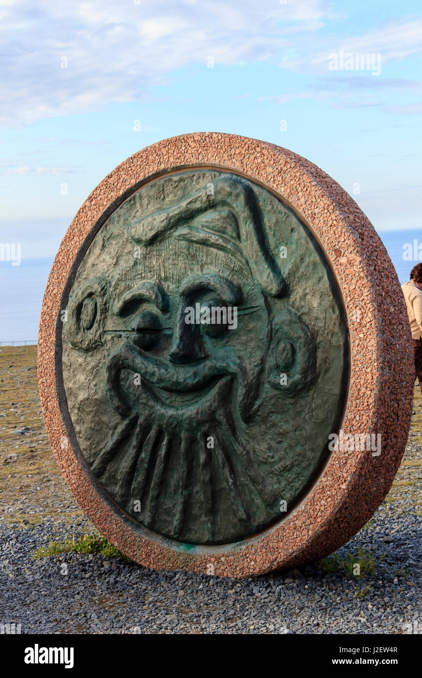 Figli della Terra. In fusione di bronzo in semi-cerchio. Disegnata da sette bambini provenienti da diversi luoghi del mondo. Capo Nord. Honningsvag. Foto Stock