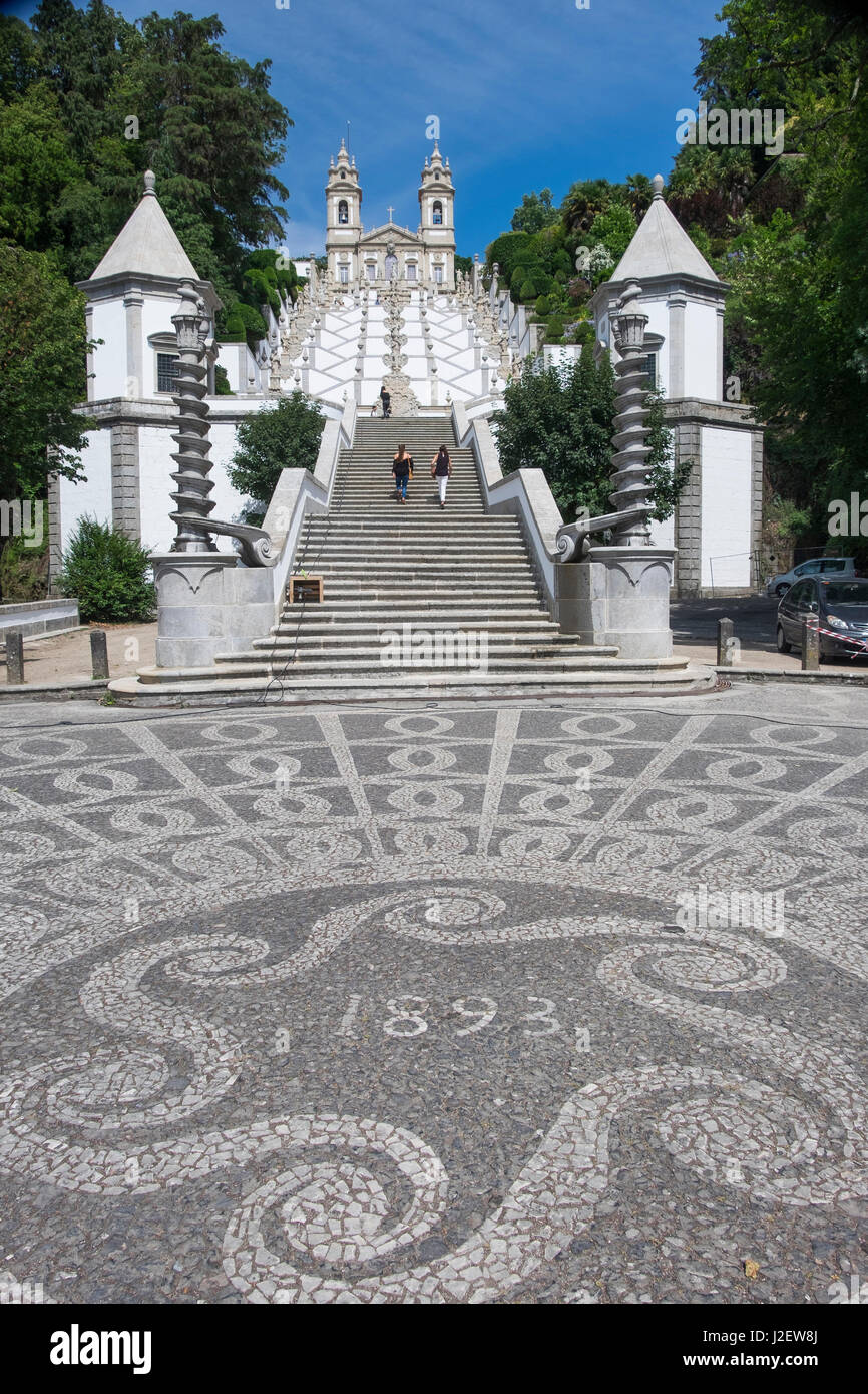 Il Portogallo Braga Tenoes Portoghese Luogo Di Pellegrinaggio Bom Jesus Do Monte Buon Gesu Di Monte Scalinata Barocca Che Si Arrampica Per 116 Metri 381 Piedi Foto Stock Alamy