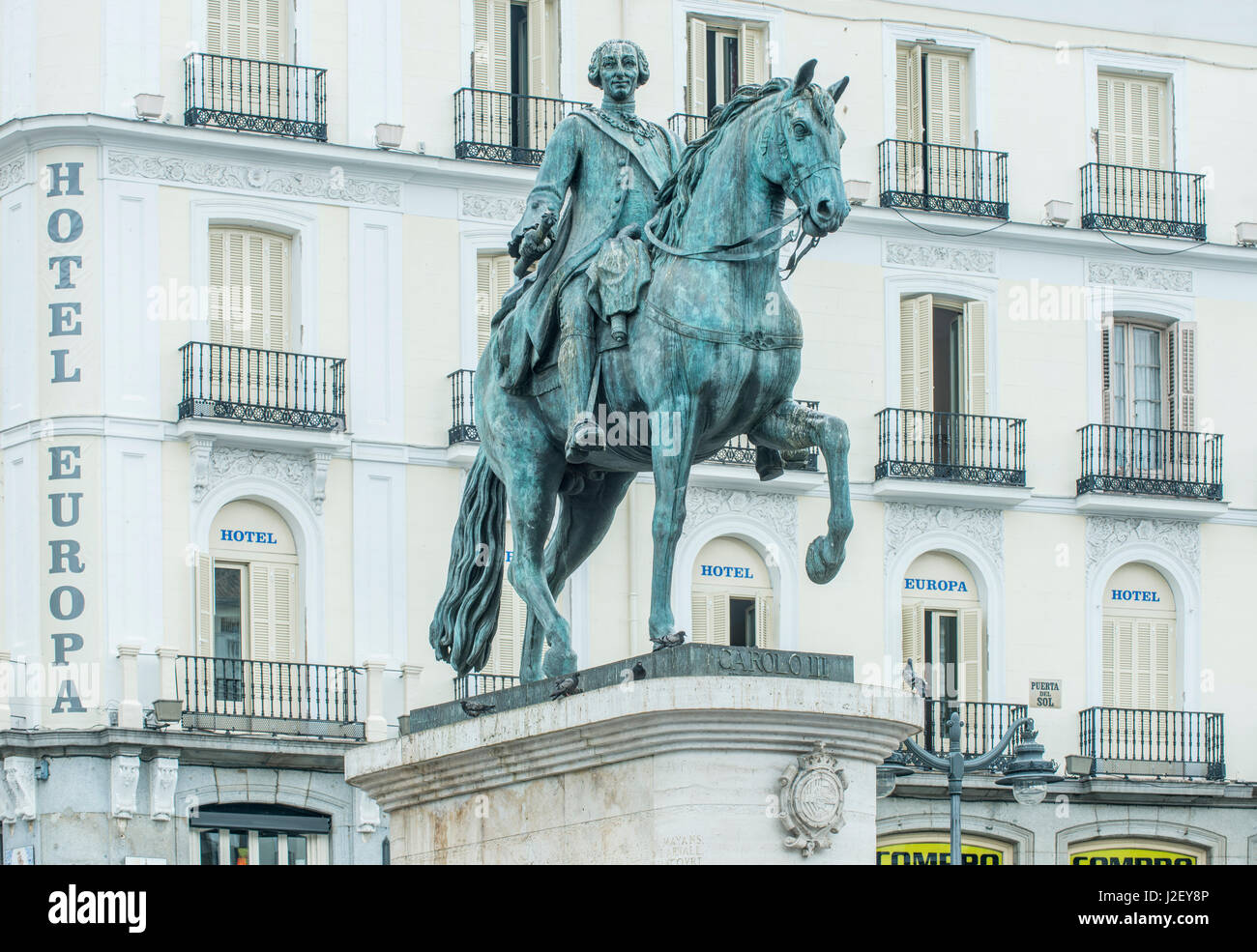 Spagna, Madrid, Puerta del Sol, Statua di Carlos III (formato di grandi dimensioni disponibili) Foto Stock