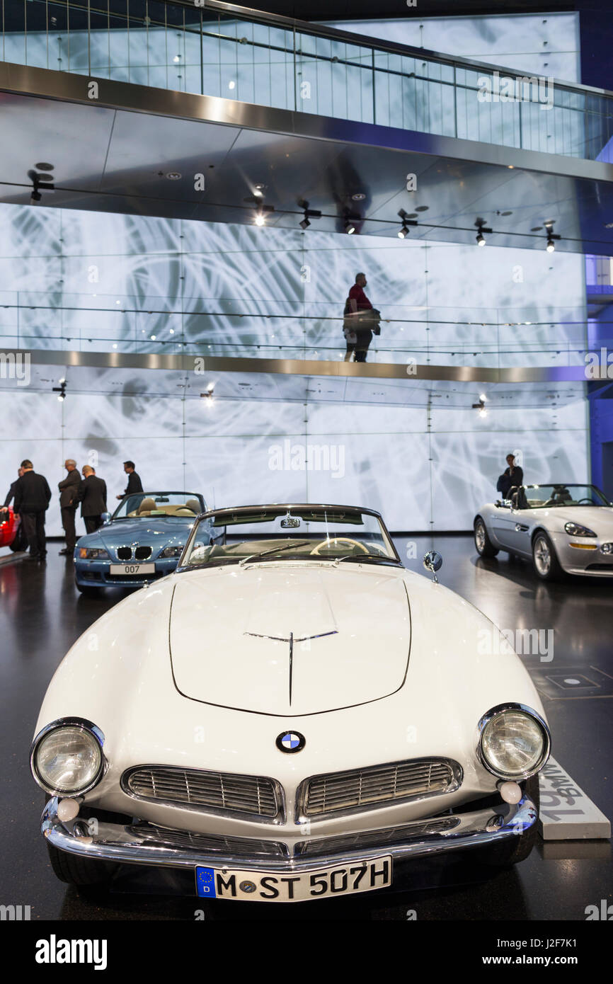 In Germania, in Baviera, Monaco di Baviera, Museo BMW, visualizzazione degli anni cinquanta-ser BMW 507 Foto Stock