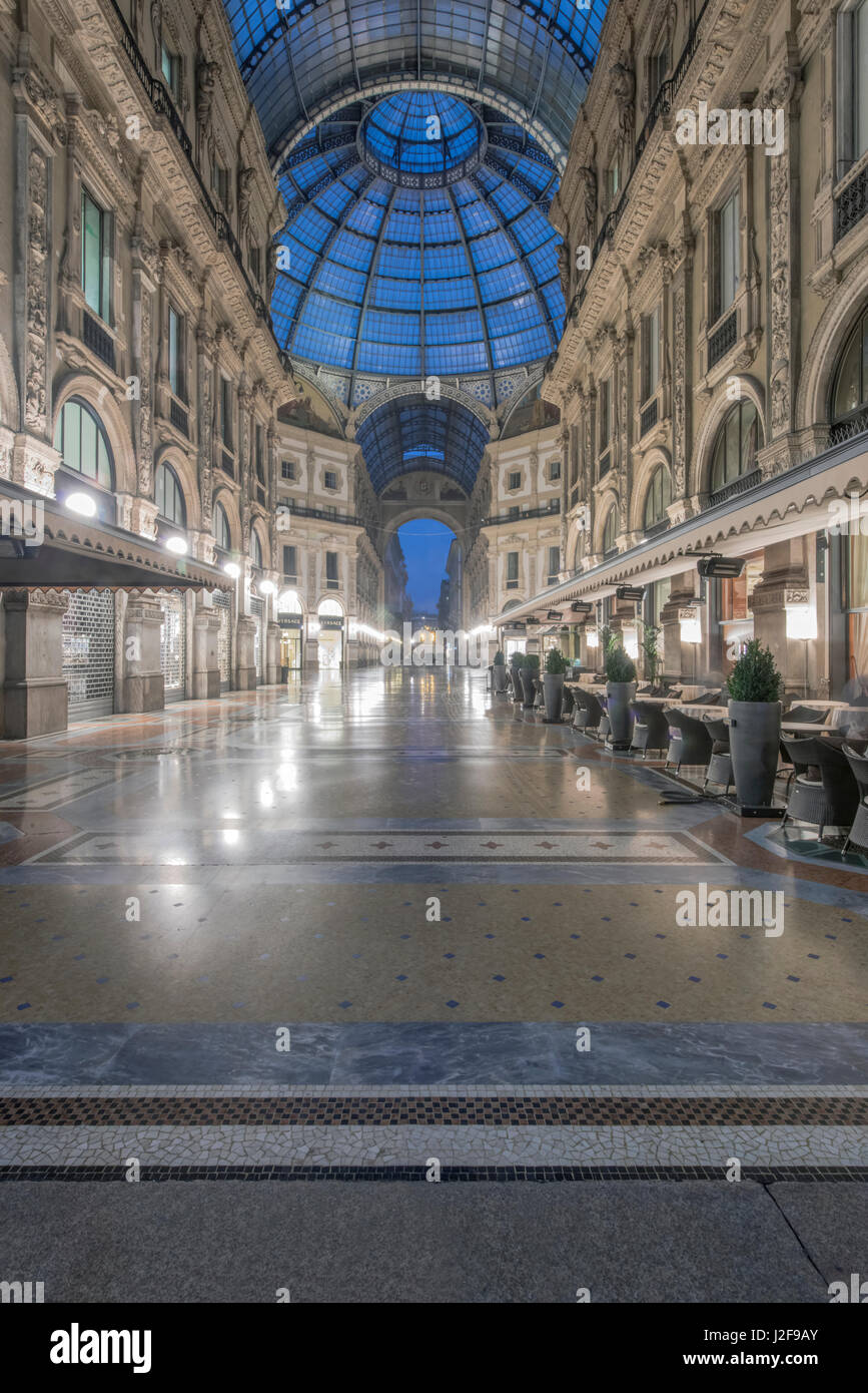 L'Italia, Milano, Galleria Vittorio Emanuele II all'alba (formato di grandi dimensioni disponibili) Foto Stock