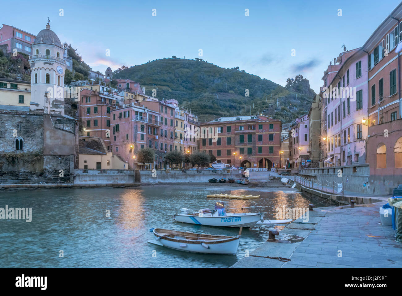 L'Italia, le Cinque Terre, Vernazza (formato di grandi dimensioni disponibili) Foto Stock