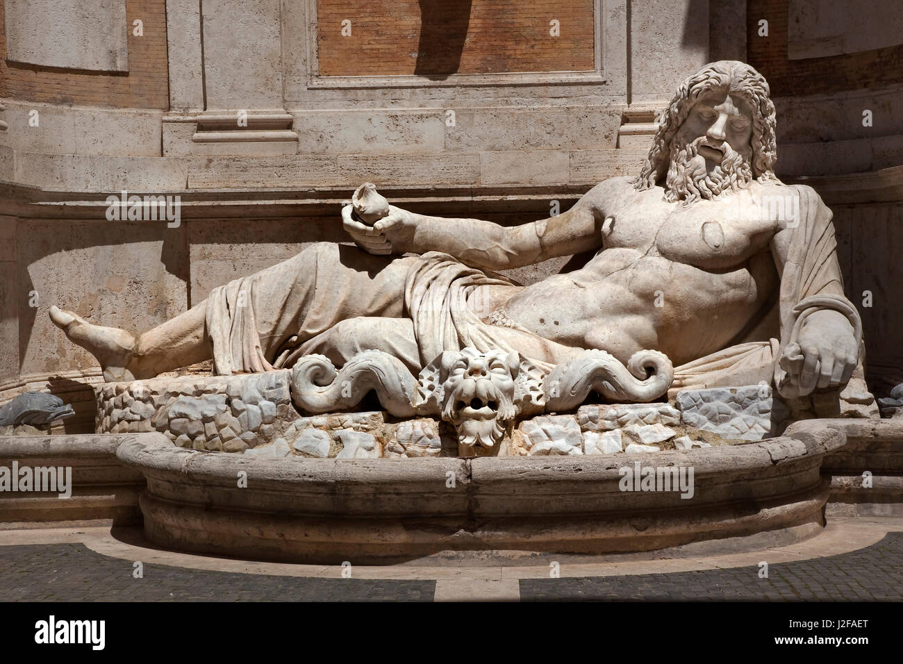 Antica statua di Nettuno dio romano scultura Museo Capitolino, Roma, Italia  Foto stock - Alamy