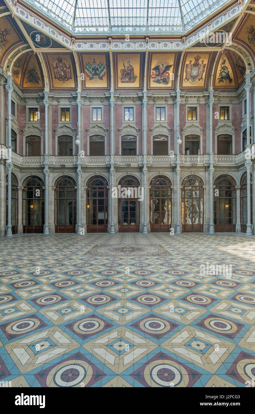 Il Portogallo, edificio dello Stock Exchange (Palacio da Bolsa) costruito nella metà del XIX secolo in stile neoclassico. (Grandi dimensioni formato disponibile) Foto Stock