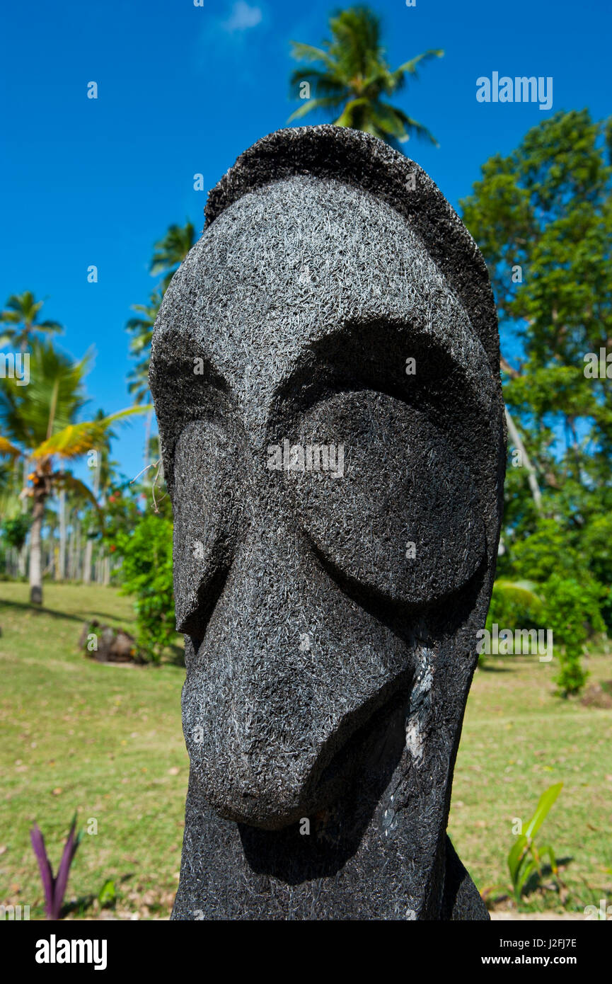 Statua scolpita in un resort su Aore isoletta prima dell'isola di Espiritu Santo, Vanuatu, Sud Pacifico Foto Stock