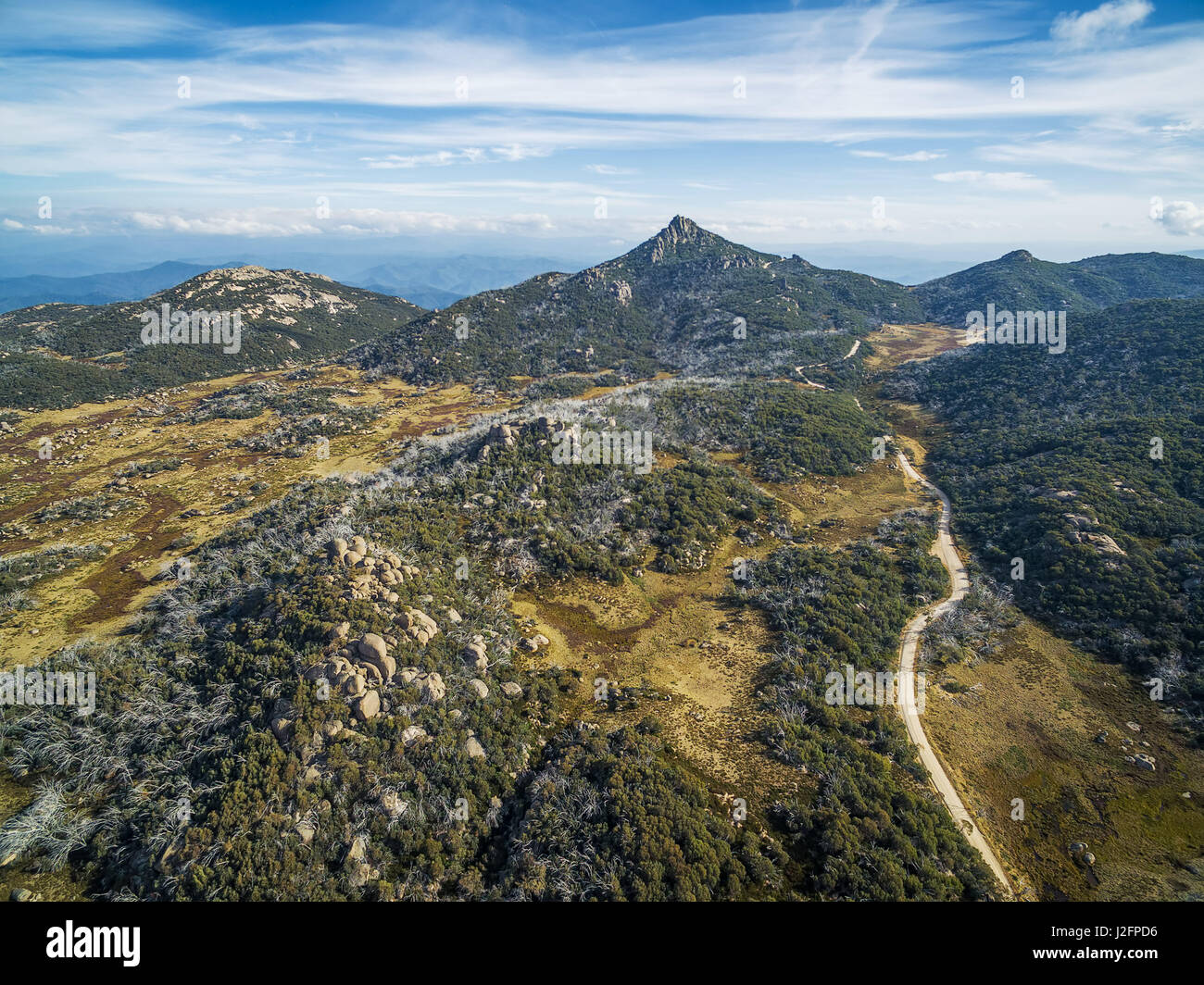 Il picco di clacson e tortuosa strada, Mount Buffalo National Park - un bellissimo paesaggio. Victoria, Australia Foto Stock