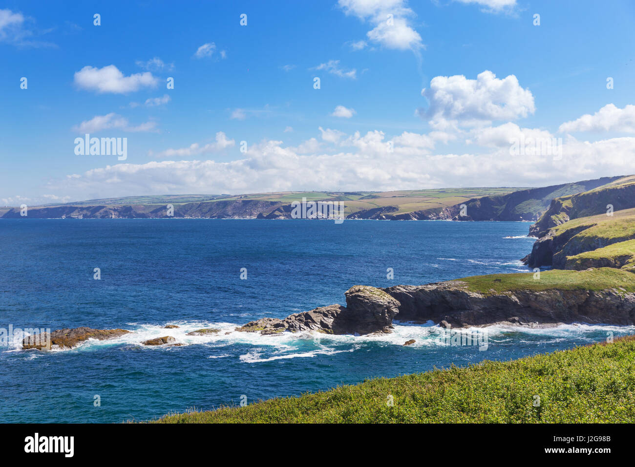 Popolare Porto Issac oceano Atlantico costa, Cornwall, England, Regno Unito Foto Stock