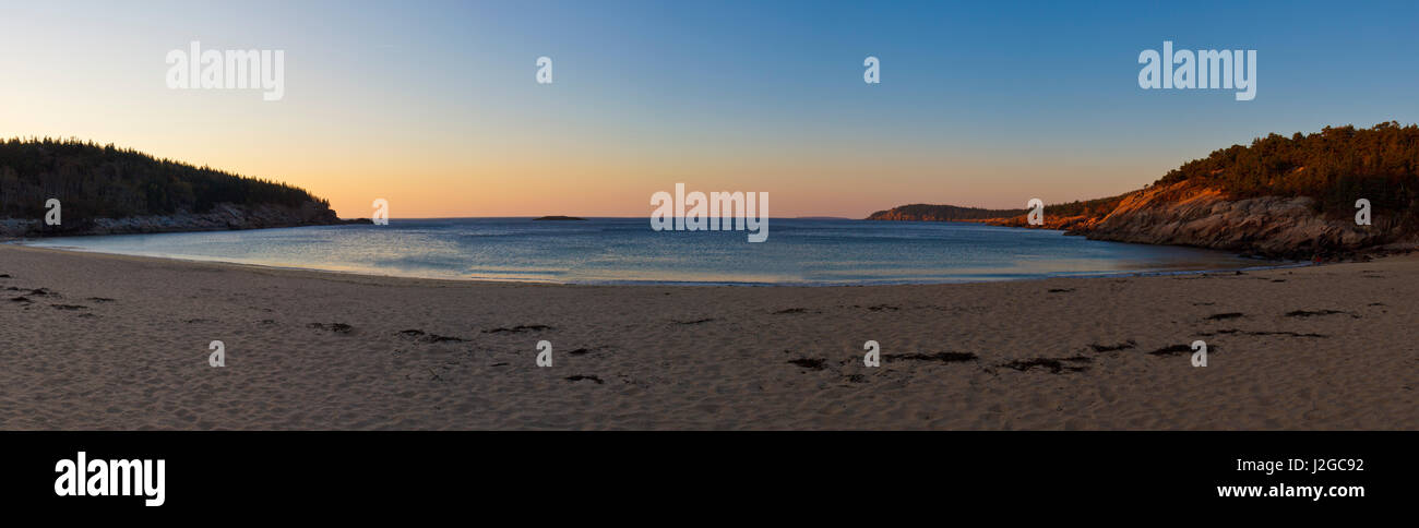 Alba alla spiaggia di sabbia nel Maine il Parco Nazionale di Acadia. (Grandi dimensioni formato disponibile) Foto Stock