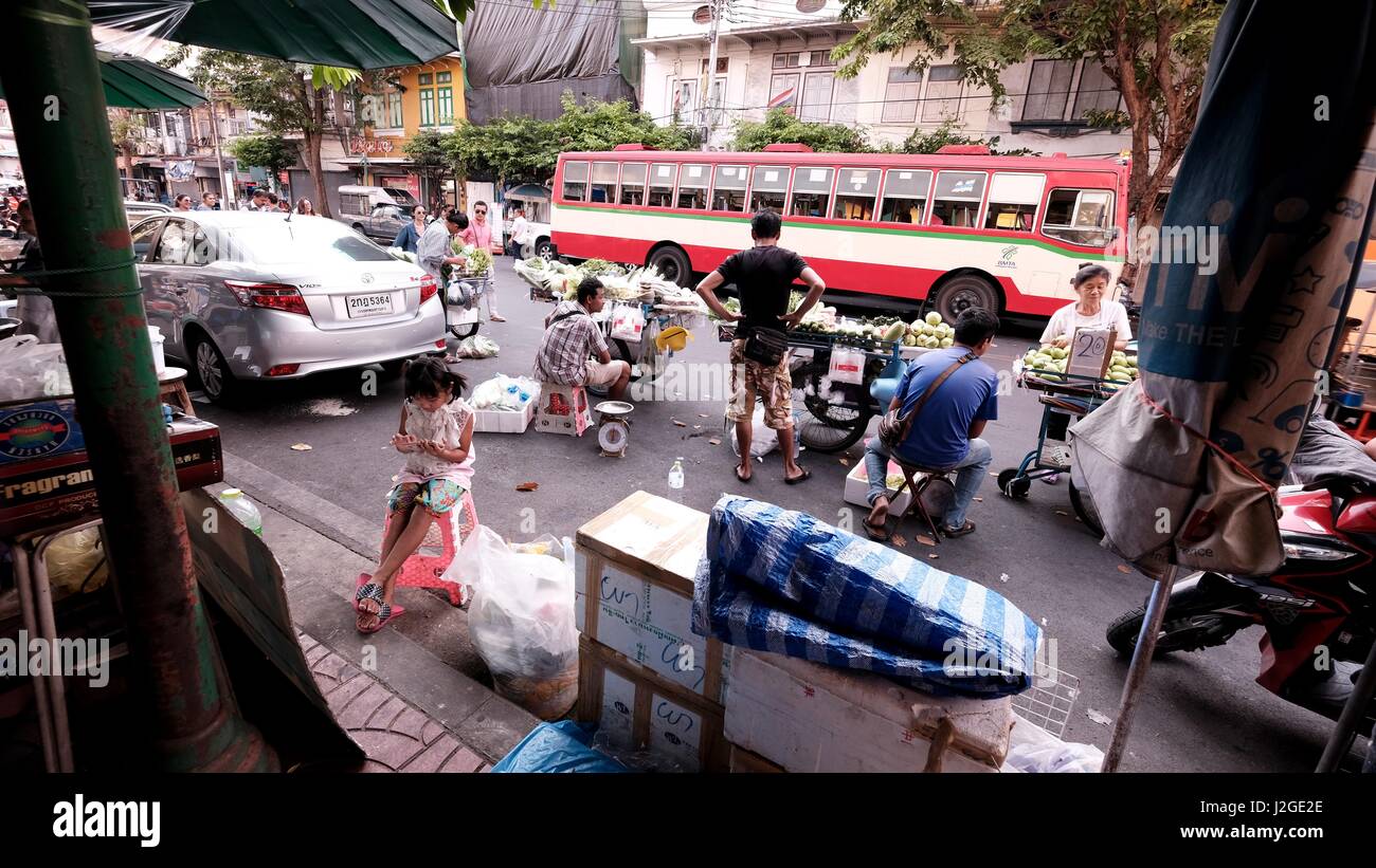 Venditori ambulanti Ratchawong Road Chinatown Bangkok in Thailandia Foto Stock