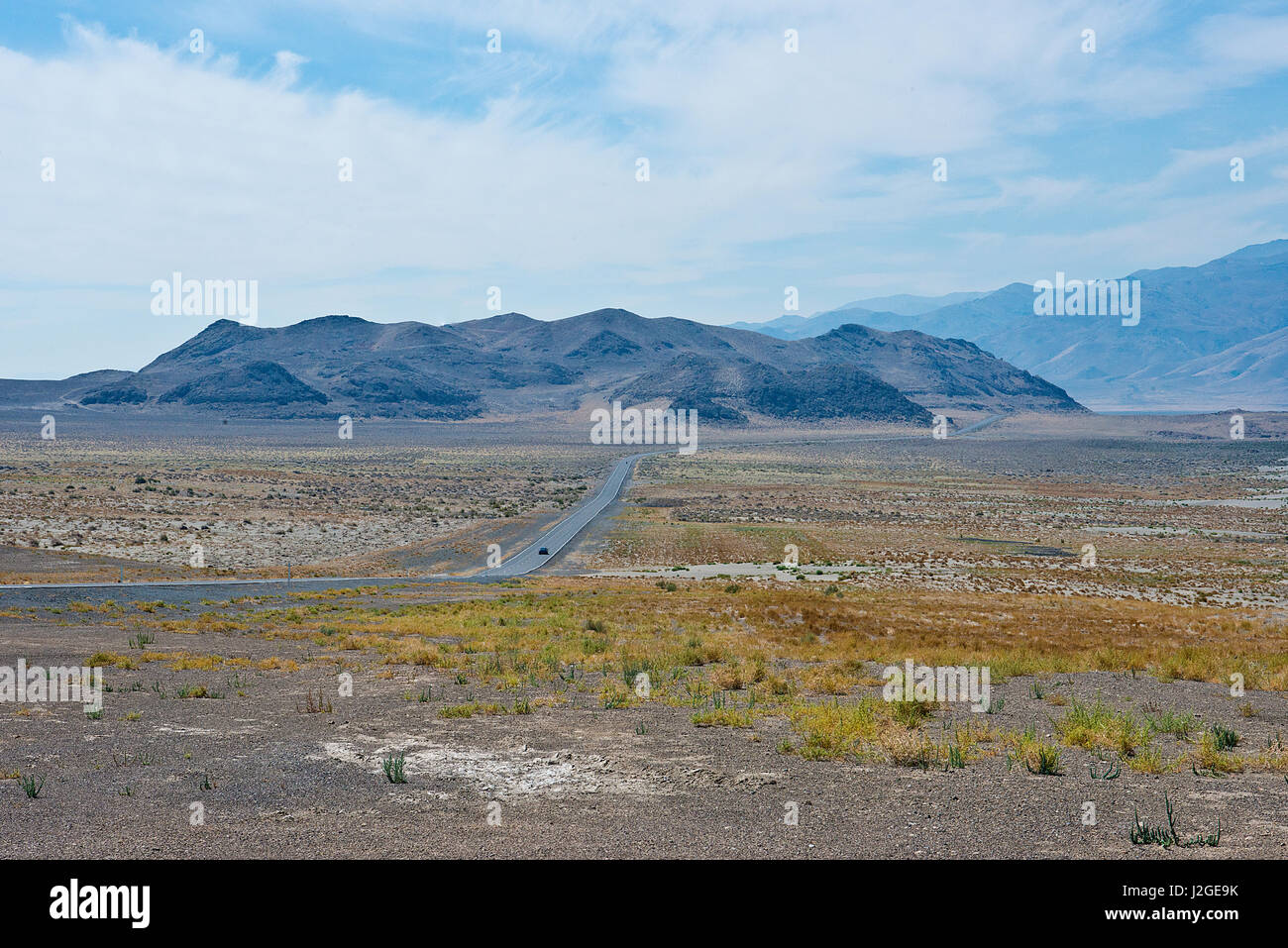 Stati Uniti d'America, Nevada, Washoe County, Highway 447 e marmo Bluff di Selenite Montagne (formato di grandi dimensioni disponibili) Foto Stock