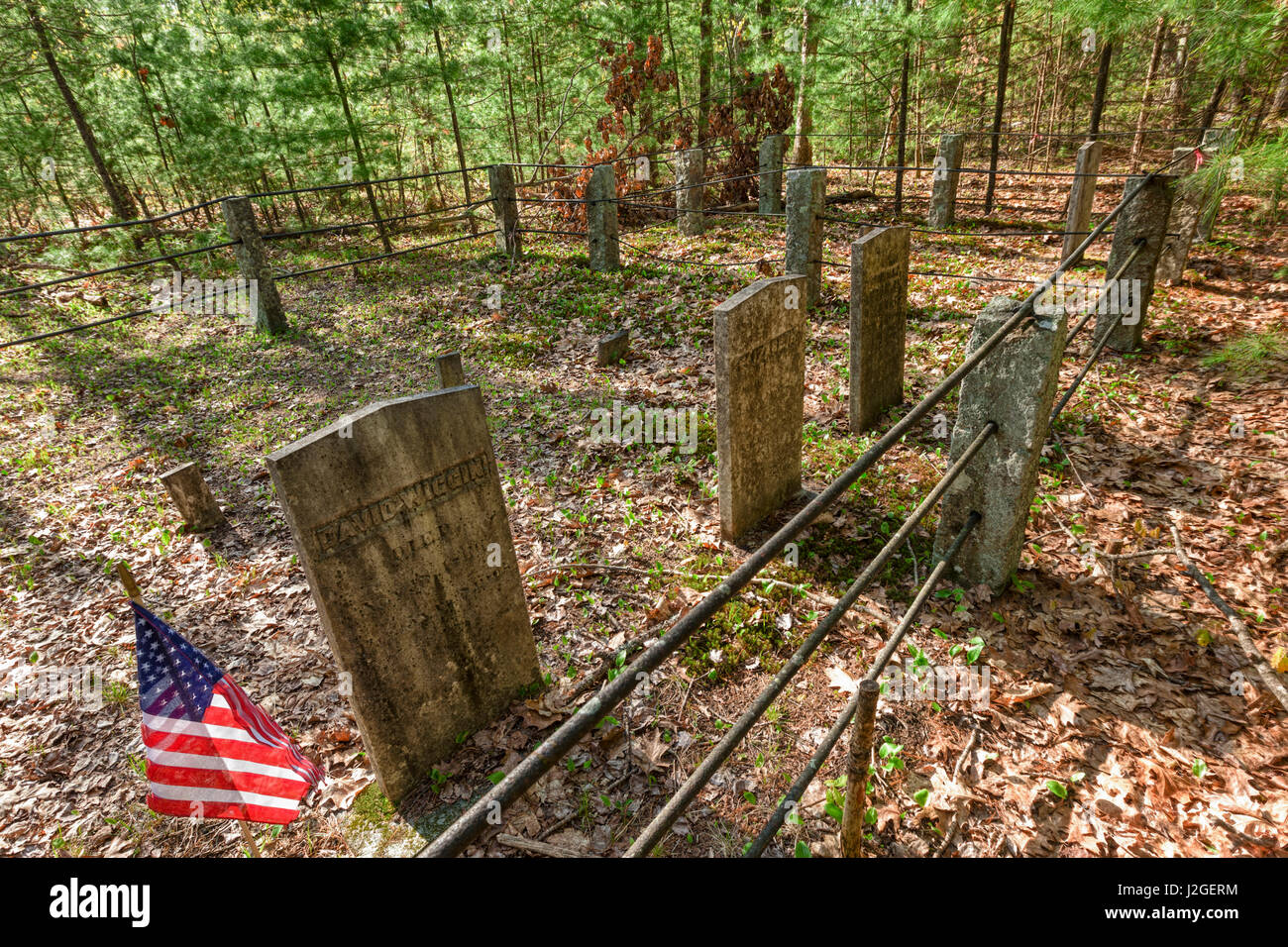 Un piccolo cimitero nel bosco in Durham, New Hampshire. Foto Stock