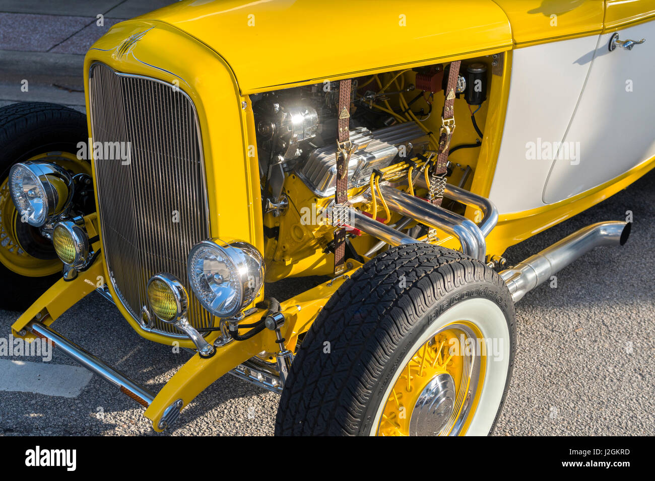 Stati Uniti d'America, Florida, New Smyrna Beach, classic car show, giallo hot rod Foto Stock