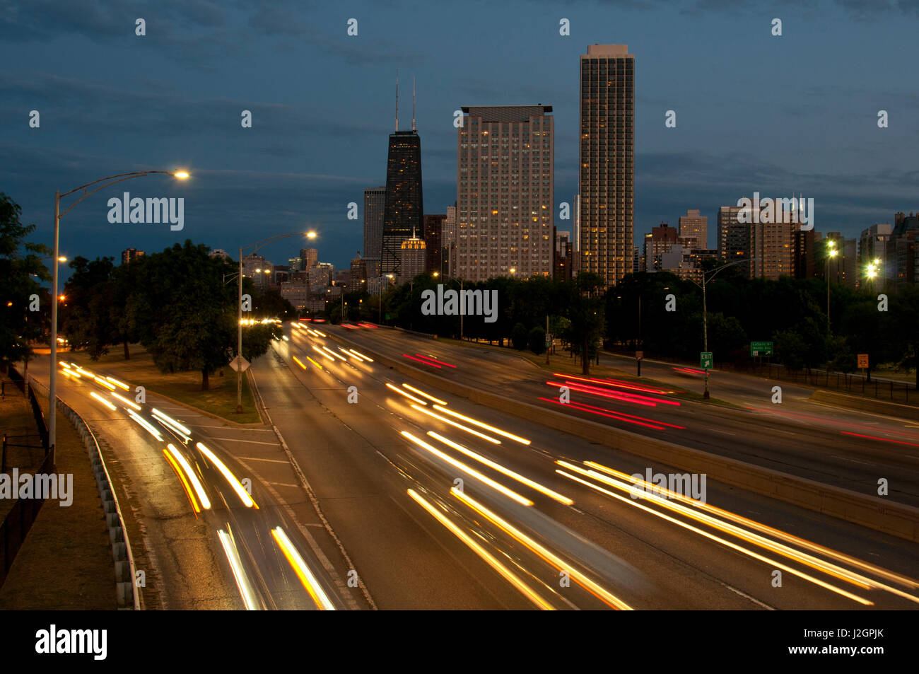 Skyline al tramonto da North Avenue bridge, Lake Shore Drive Foto Stock