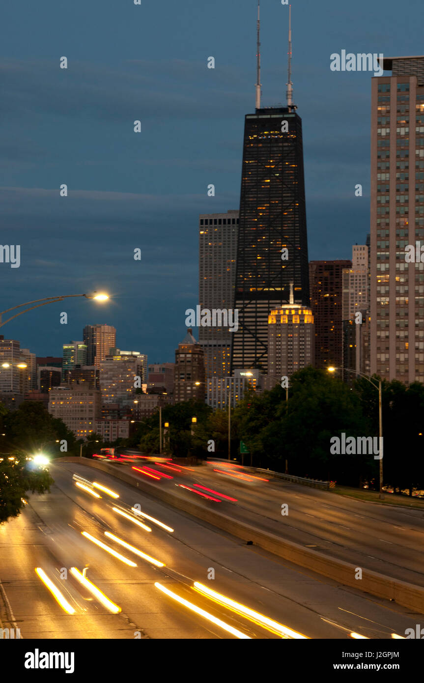 Skyline al tramonto da North Avenue bridge, Lake Shore Drive Foto Stock