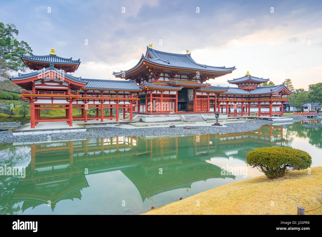 Kyoto, Giappone - 31 dicembre 2015: Byodo-in è un tempio buddista nella città di Uji nella prefettura di Kyoto, Giappone. Esso è congiuntamente un tempio di Jodo-shu Foto Stock
